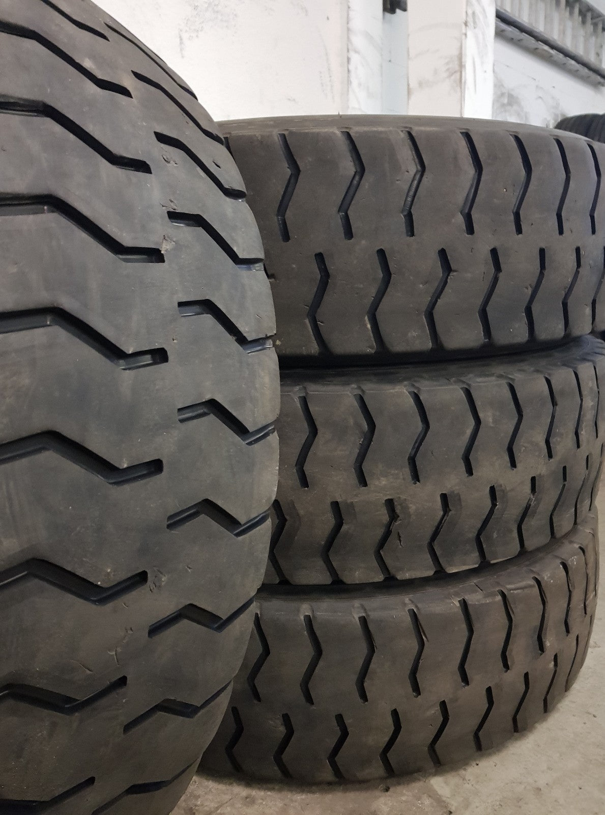NEUE-RILLE ® GEBRAUCHTREIFEN 315/80R22,5 für Baustelle
