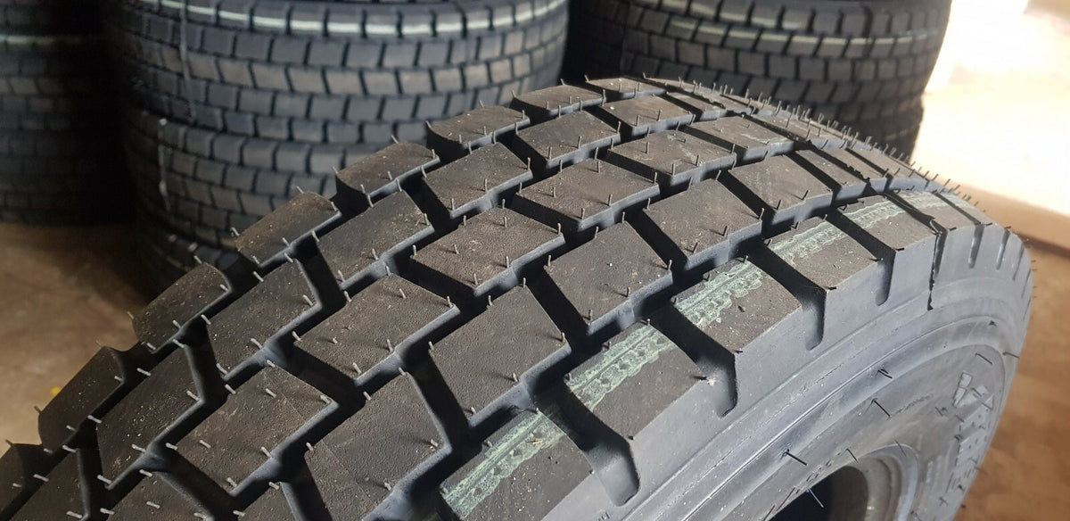 NEURUNDERNEUERT 50% förderfähige 225/75R17,5 PHENIX PH200 M+S & 3PMSF 129/127 M