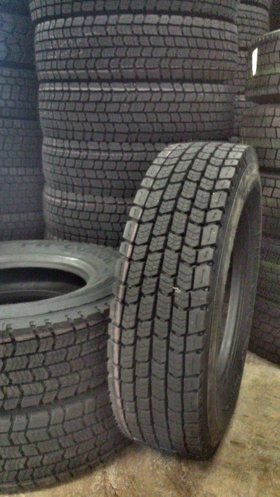 NEURUNDERNEUERT 50% förderfähige 295/80R22,5 PHENIX PH-Coach 3PMSF 152/148 M