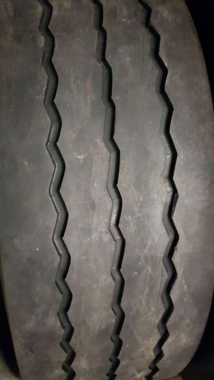 NEUE-RILLE ® GEBRAUCHTREIFEN 235/75R17,5 für Anhänger