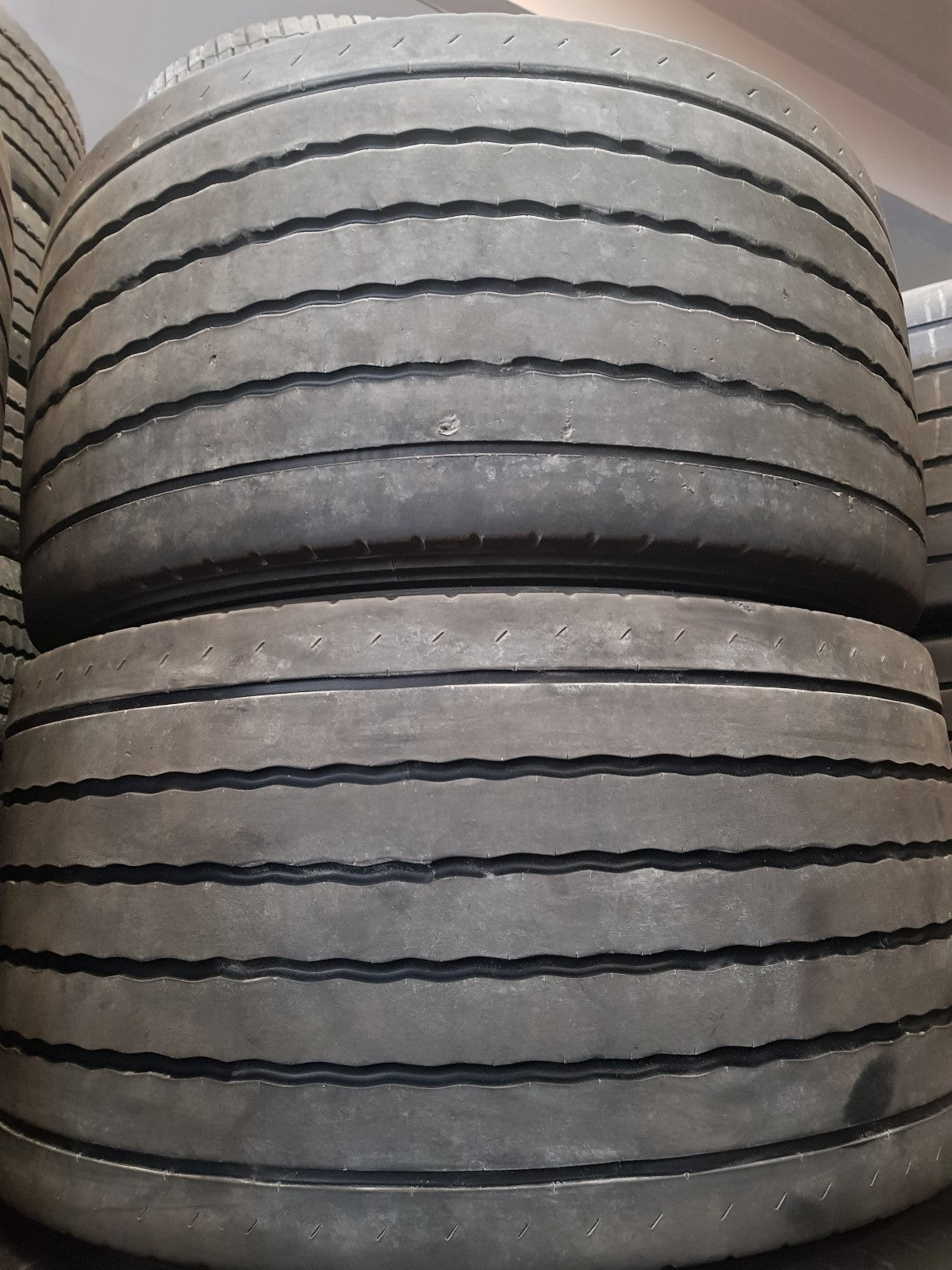 NEUE-RILLE ® GEBRAUCHTREIFEN 445/45R19,5 für Anhänger