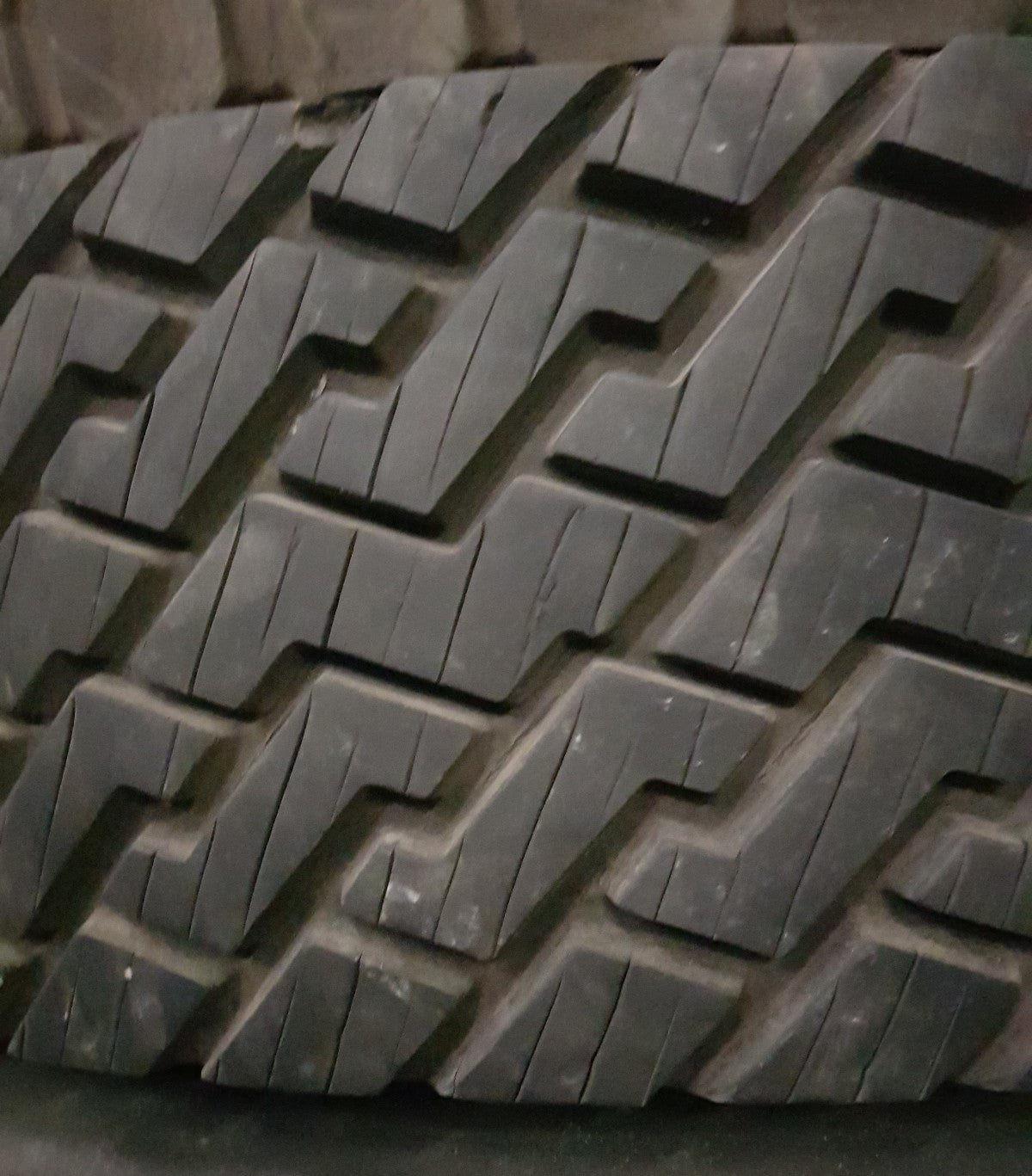 NEUE-RILLE ® GEBRAUCHTREIFEN 12R22,5 für Lkw
