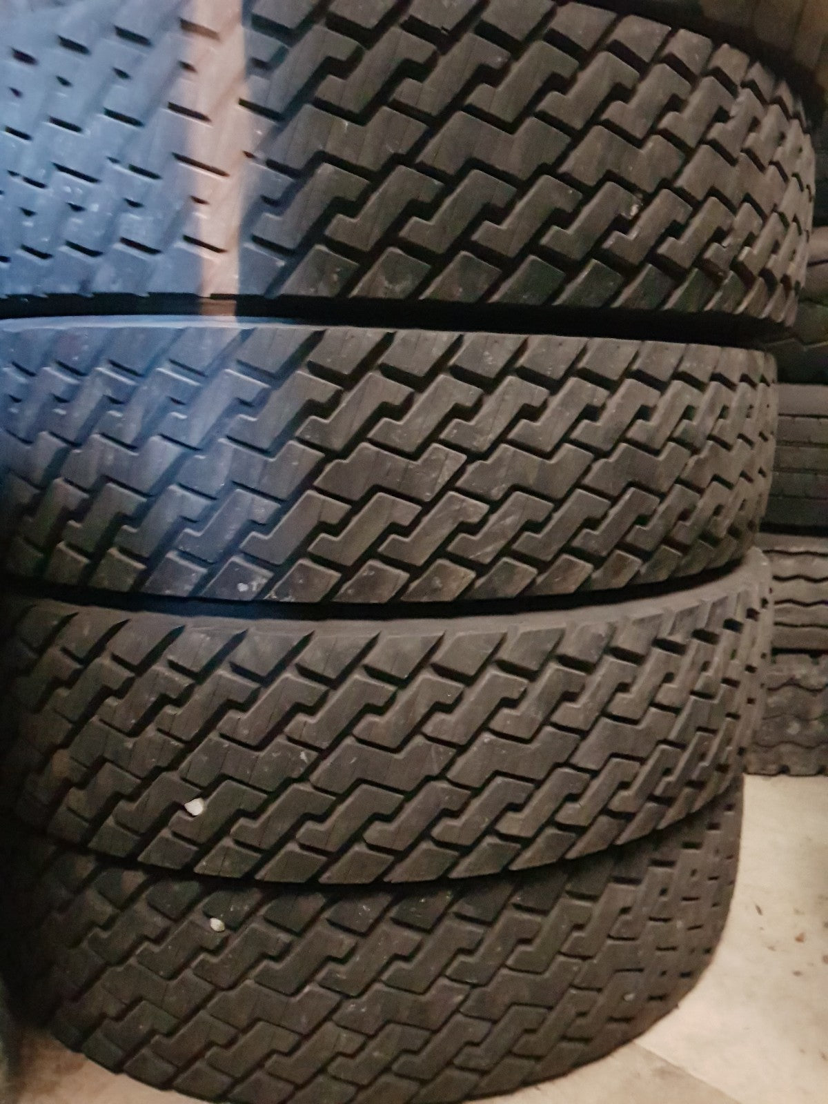NEUE-RILLE ® GEBRAUCHTREIFEN 12R22,5 für Lkw