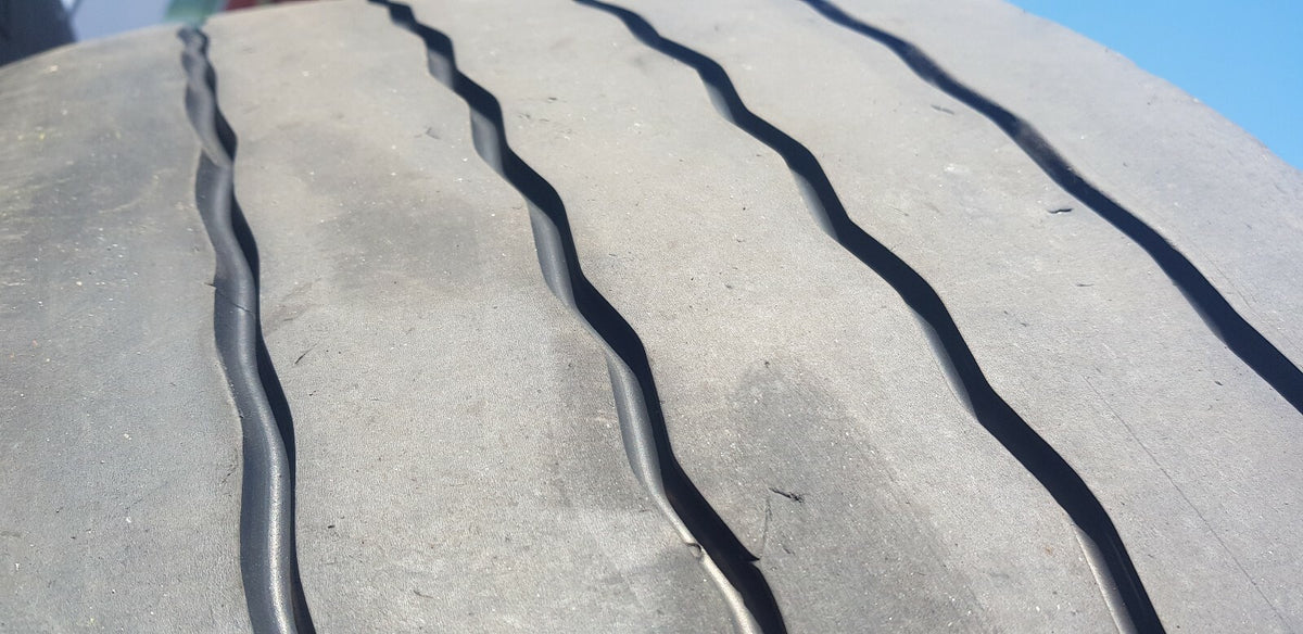 NEUE-RILLE ® GEBRAUCHTREIFEN 445/65R22,5 für Anhänger