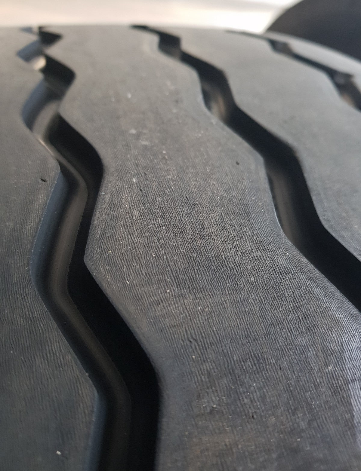 NEUE-RILLE ® GEBRAUCHTREIFEN 385/65R22,5 für Anhänger & Lenkachse