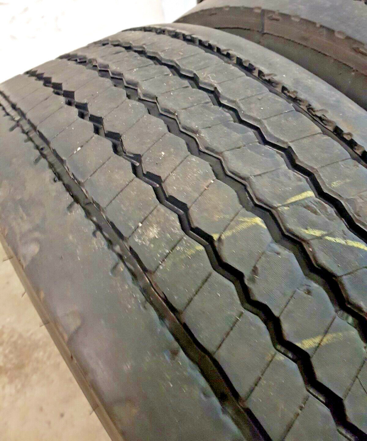 NEUE-RILLE ® GEBRAUCHTREIFEN 305/70R22,5 für Lkw