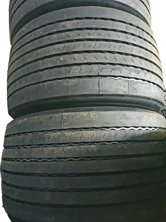 NEURUNDERNEUERT 80% förderfähige 445/45R19,5 3PMSF & M+S 160 J