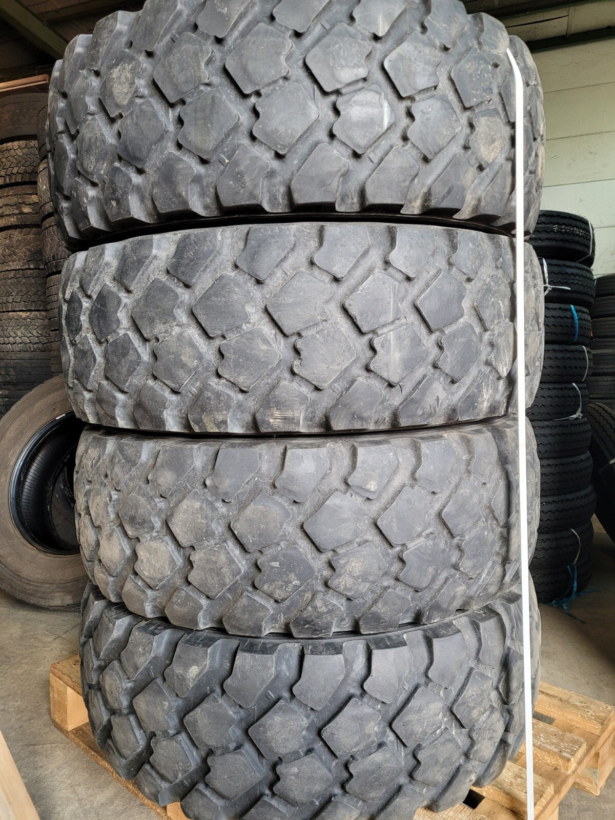NEUE-RILLE ® GEBRAUCHTREIFEN 365/80R20 / 14.5R20 / 14/80R20 für Anhänger