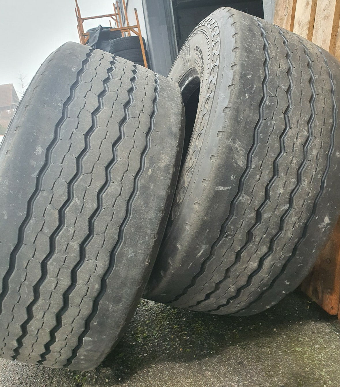 NEUE-RILLE ® GEBRAUCHTREIFEN 385/55R19,5 für Anhänger