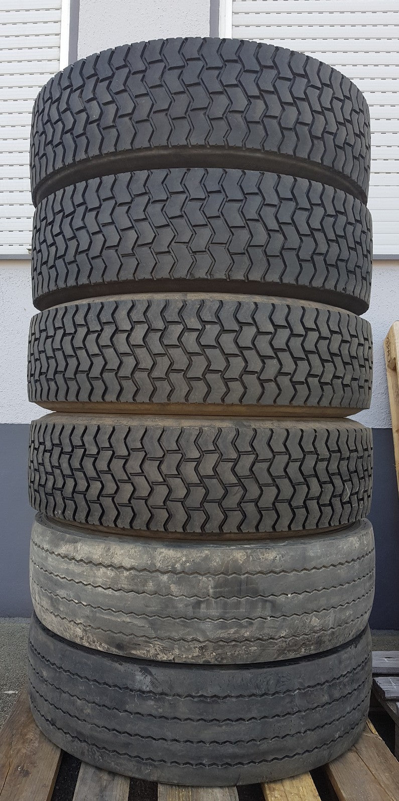 NEUE-RILLE ® GEBRAUCHTREIFEN 215/75R17,5 für Leicht-Lkw