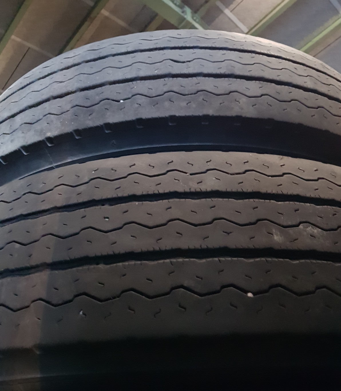 NEUE-RILLE ® GEBRAUCHTREIFEN 12R22,5 für Lkw