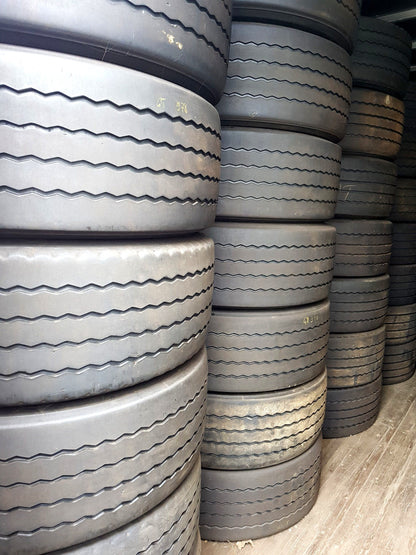 KOMPLETTRAD NEUE-RILLE® GEBRAUCHTREIFEN 385/65R22,5 & Alufelge gebraucht ET0 10L