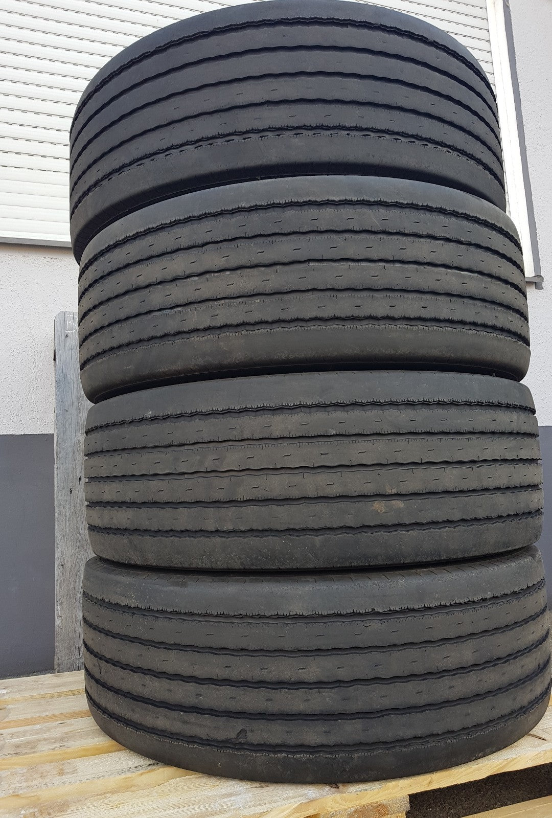 NEUE-RILLE ® GEBRAUCHTREIFEN 295/60R22,5 für Lkw