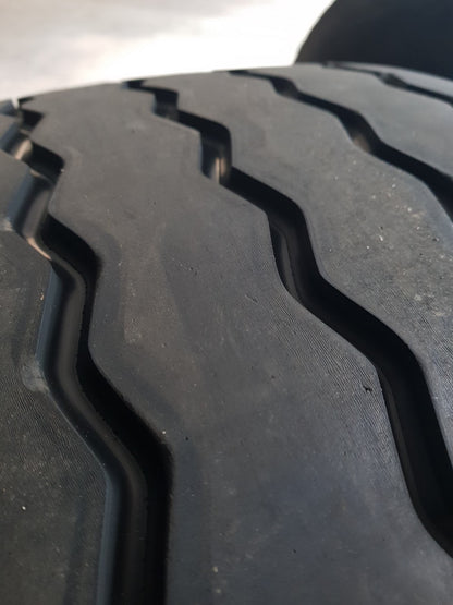 KOMPLETTRAD NEUE-RILLE® GEBRAUCHTREIFEN 385/65R22,5 & Alufelge gebraucht ET0 10L