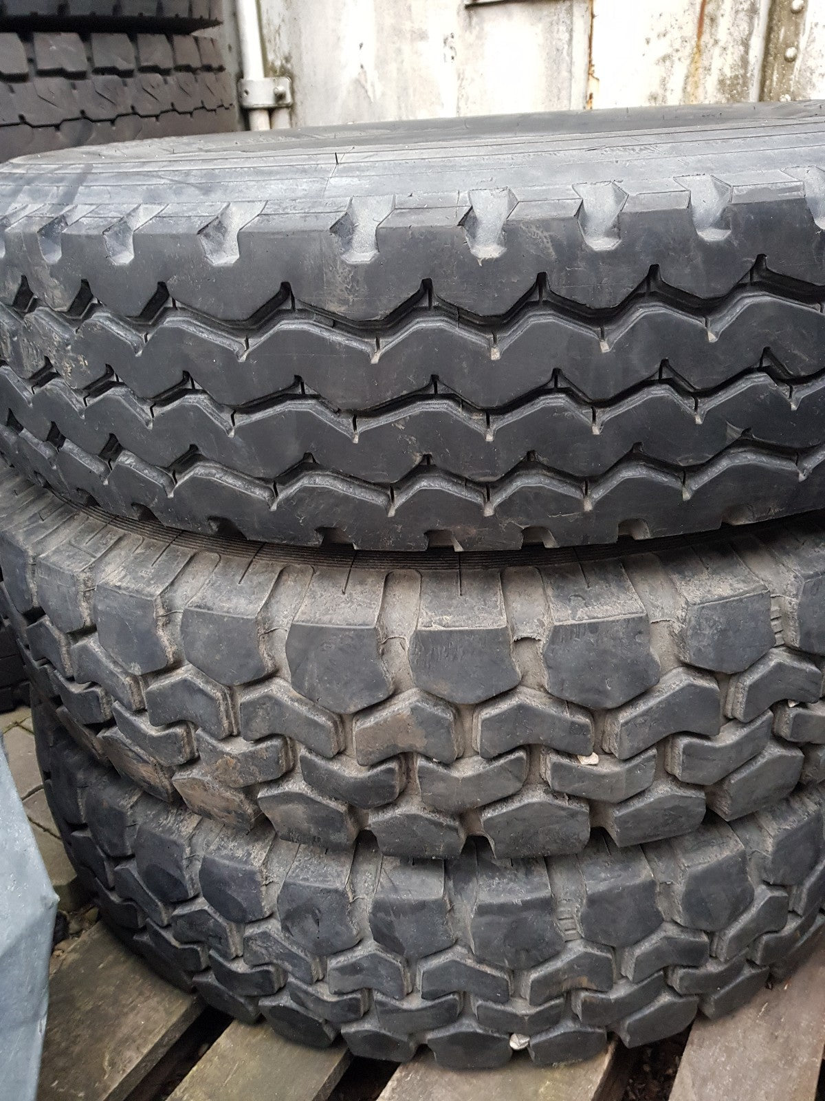 GEBRAUCHTREIFEN 10.00R20 * 10.00-20 * 11.00R20 * 11.00-20 * 12.00R20 * 12.00-20