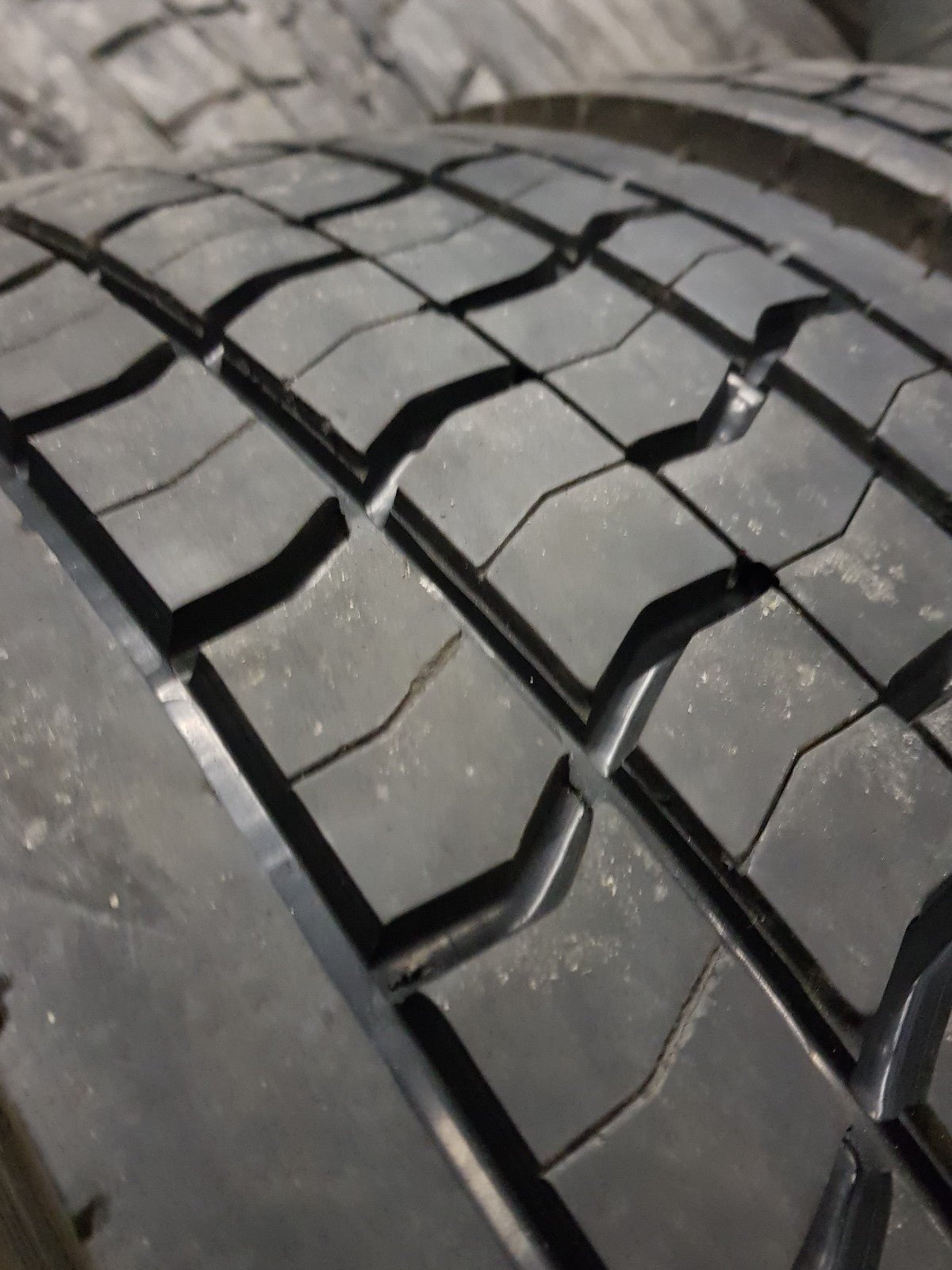NEUE-RILLE ® GEBRAUCHTREIFEN 265/70R19,5 für Lkw oder Anhänger