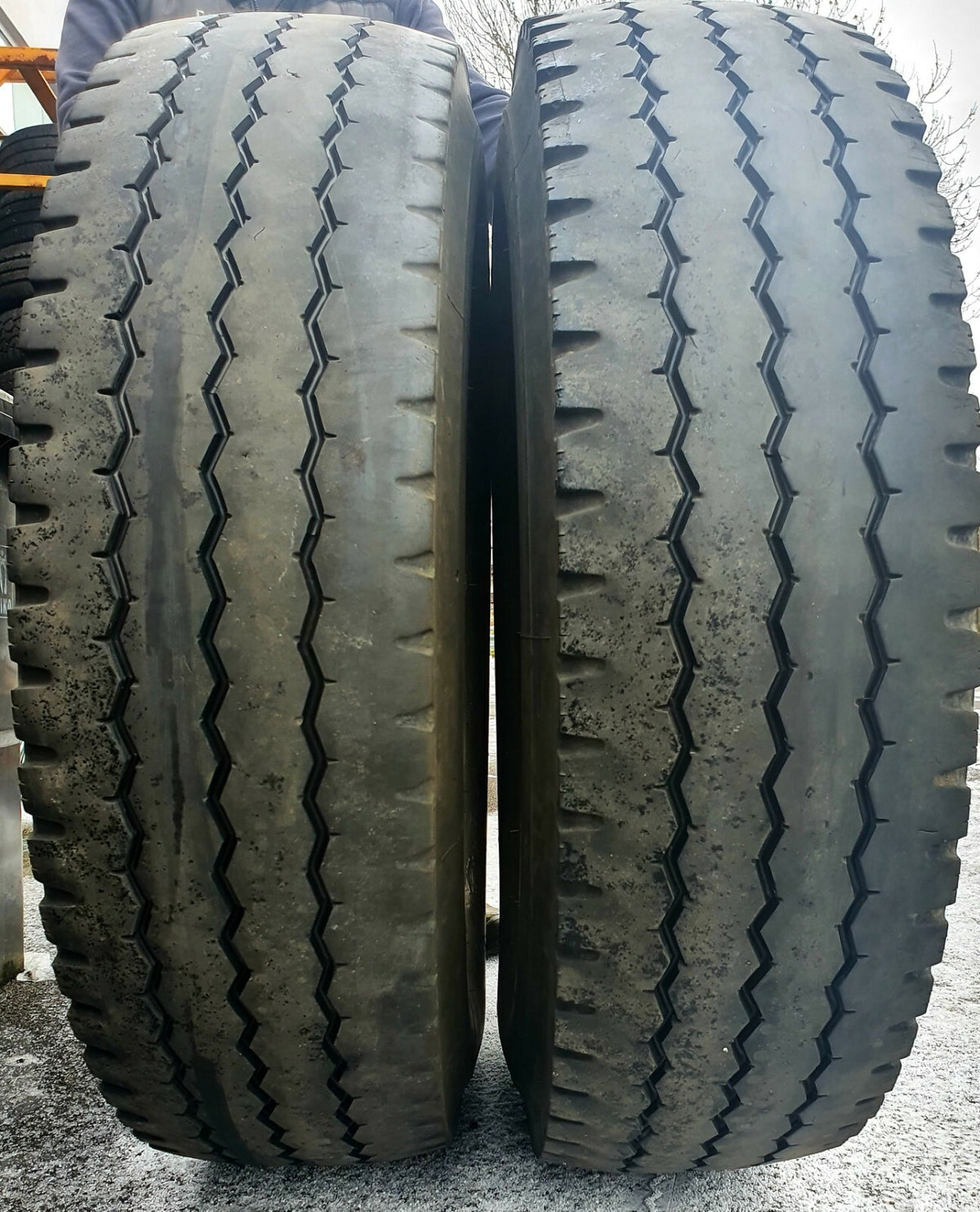 NEUE-RILLE ® GEBRAUCHTREIFEN 315/80R22,5 für Baustelle