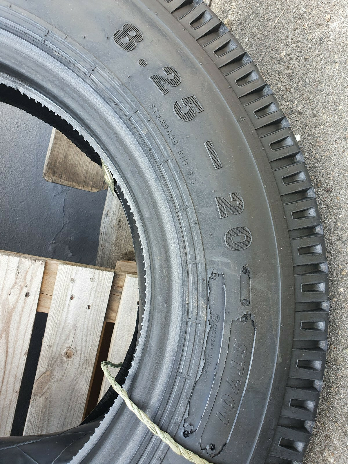 NEUREIFEN 8.25-20 Reifen m. Schlauch + Wulstband Shikari ST701 14PR oder 8.25R20