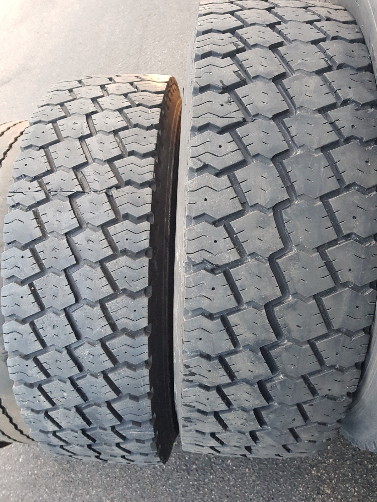 NEUE-RILLE ® GEBRAUCHTREIFEN 305/70R19,5 für Lkw