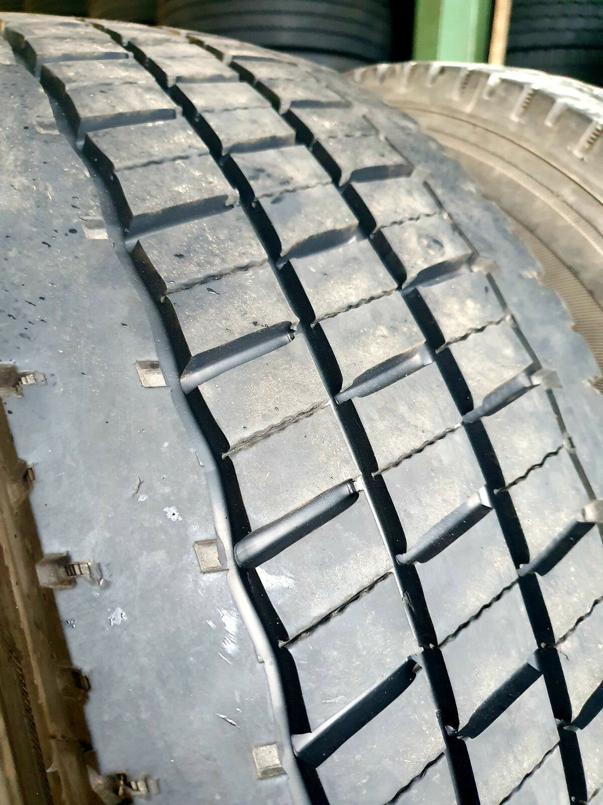 NEUE-RILLE ® GEBRAUCHTREIFEN 245/70R17,5 für Leicht-Lkw