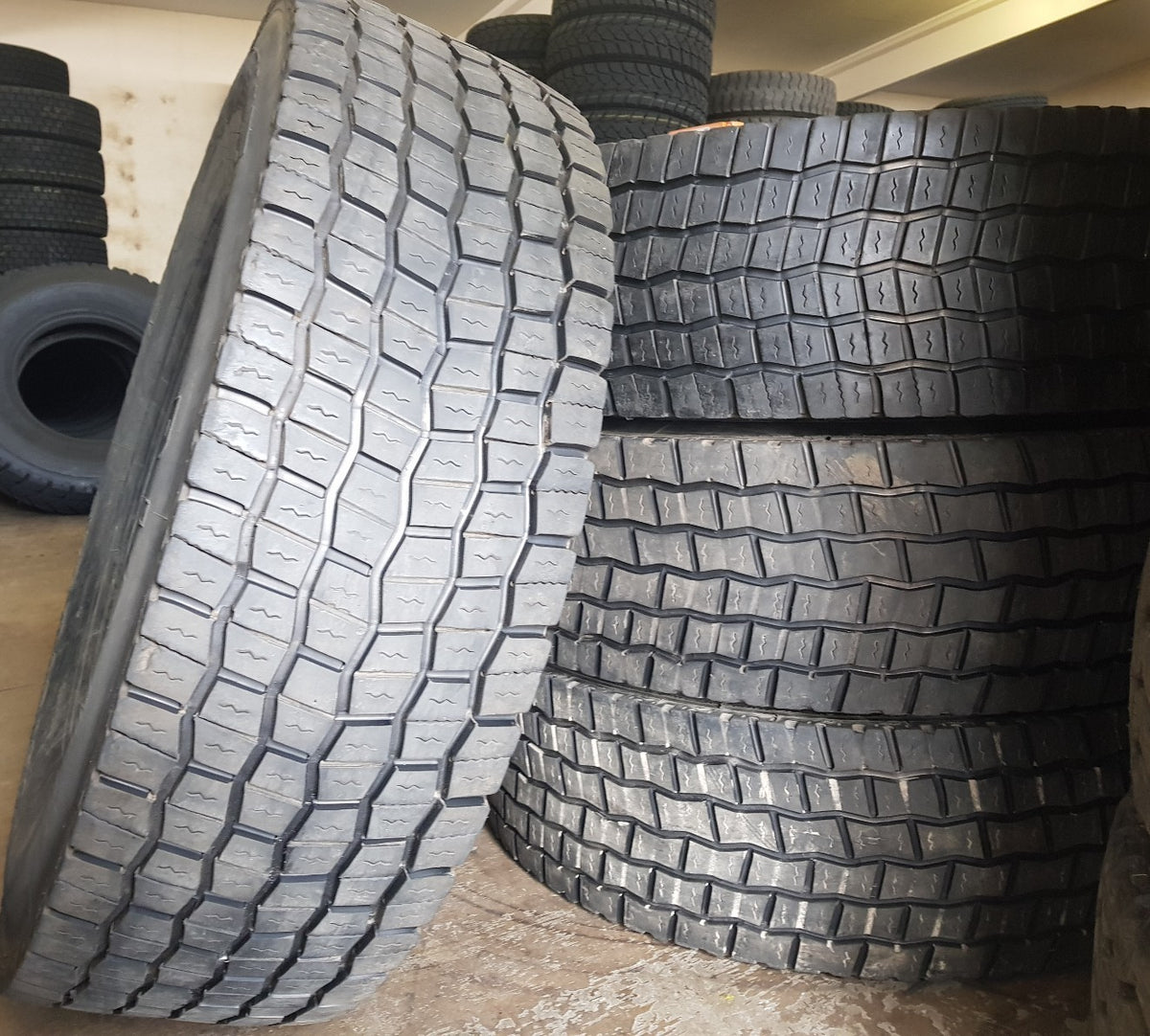 NEUE-RILLE ® GEBRAUCHTREIFEN 315/80R22,5 für Straße