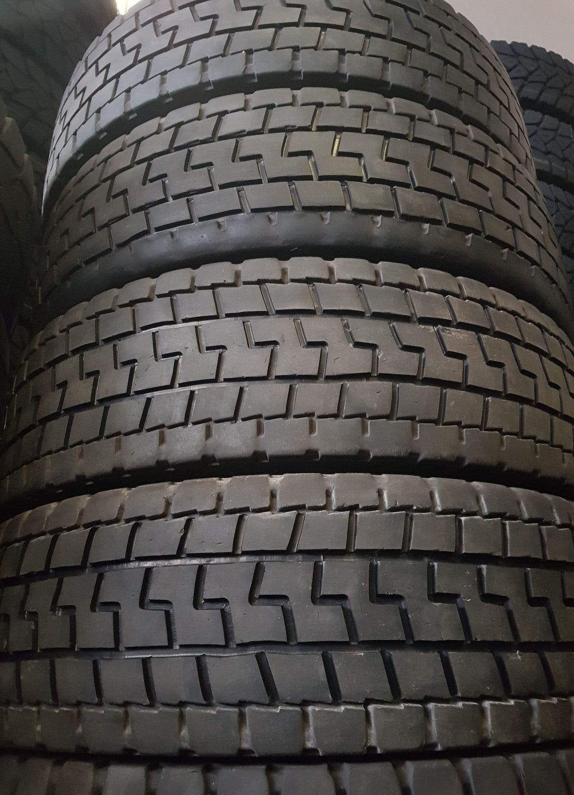 NEUE-RILLE ® GEBRAUCHTREIFEN 315/80R22,5 für Straße