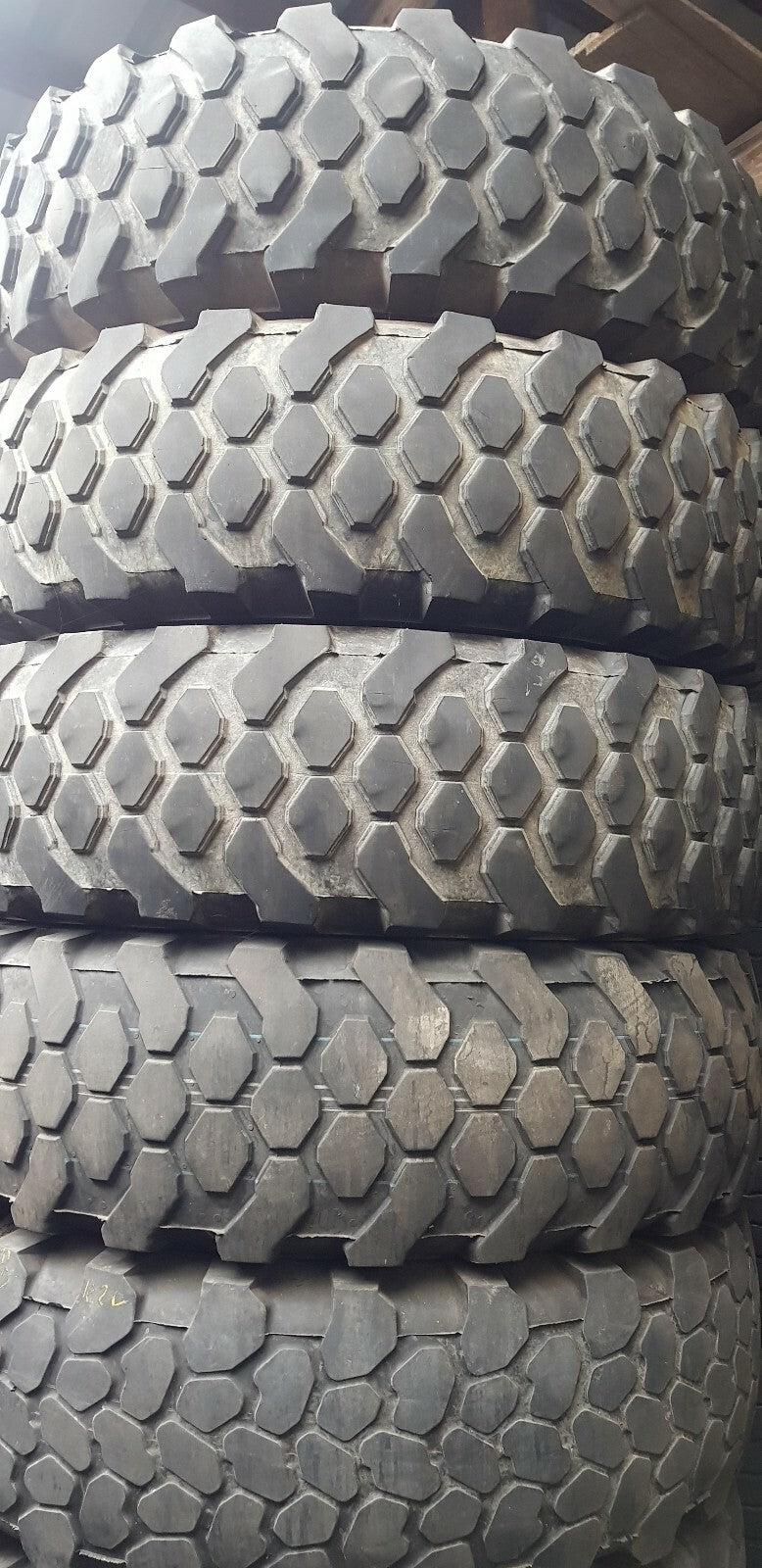 GEBRAUCHTREIFEN 335/80R20 * 12.5R20 MPT Hochwertige Gebrauchtreifen
