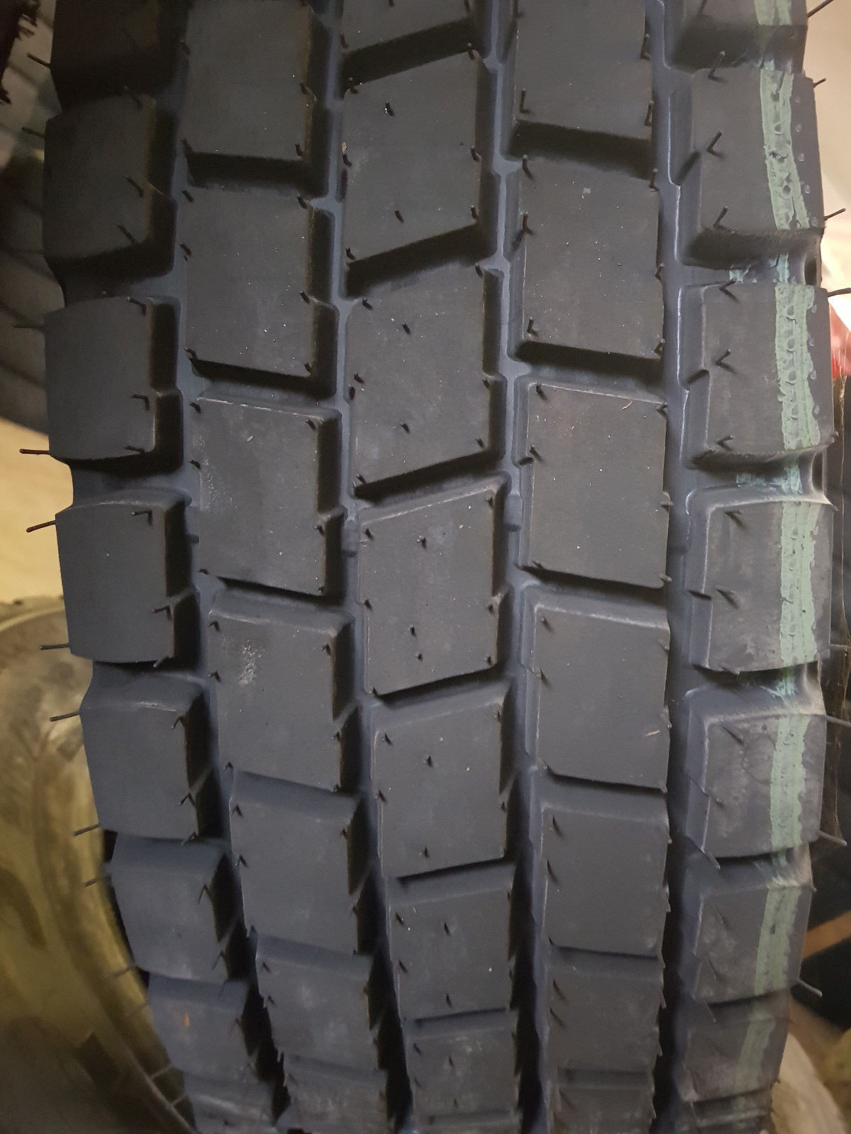 NEURUNDERNEUERT 50% förderfähige 225/75R17,5 PHENIX PH200 M+S & 3PMSF 129/127 M