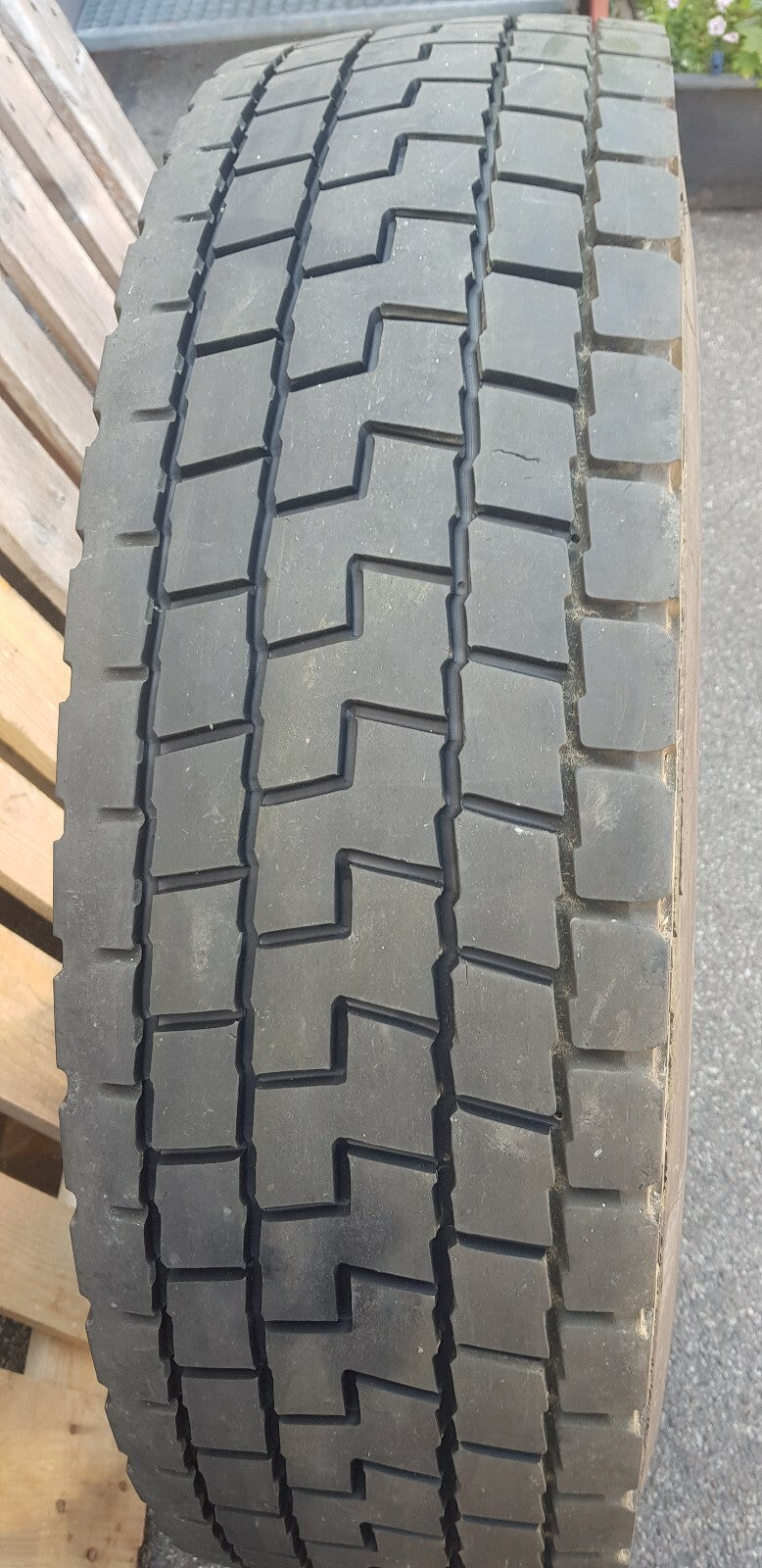 NEUE-RILLE ® GEBRAUCHTREIFEN 11R22,5 für Lkw & Anhänger