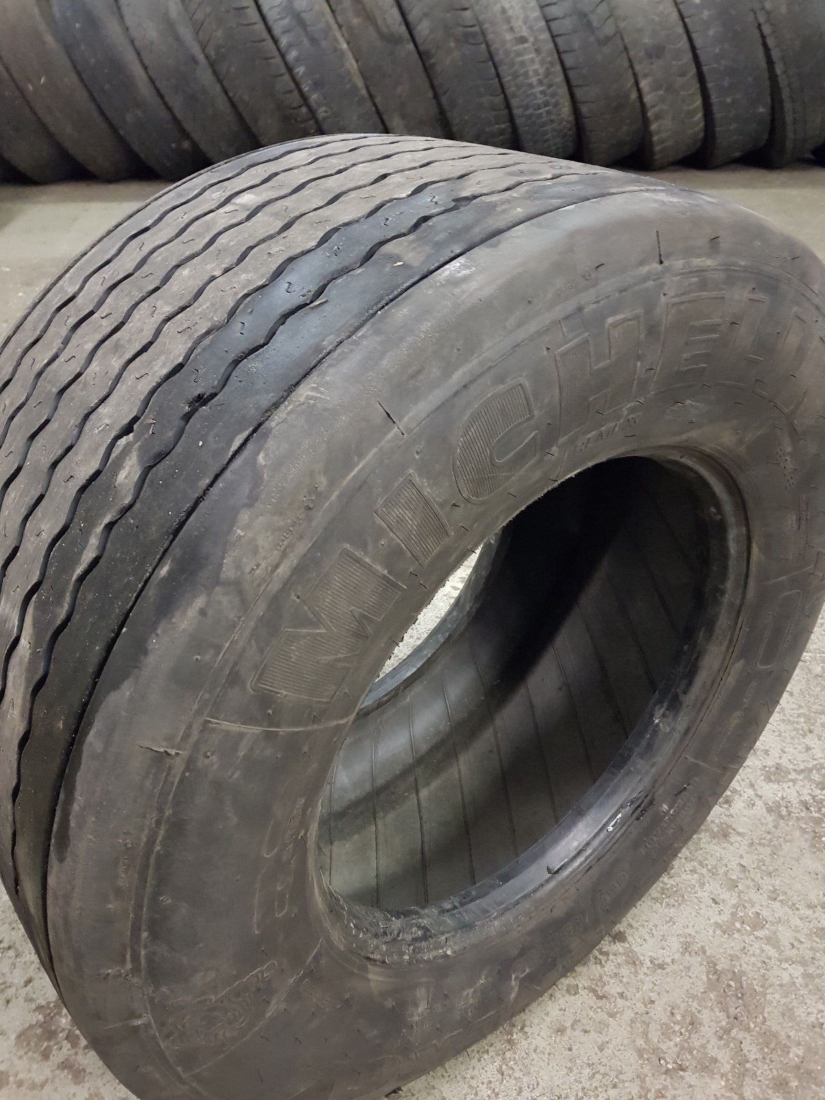 NEUE-RILLE ® GEBRAUCHTREIFEN 445/45R19,5 für Anhänger