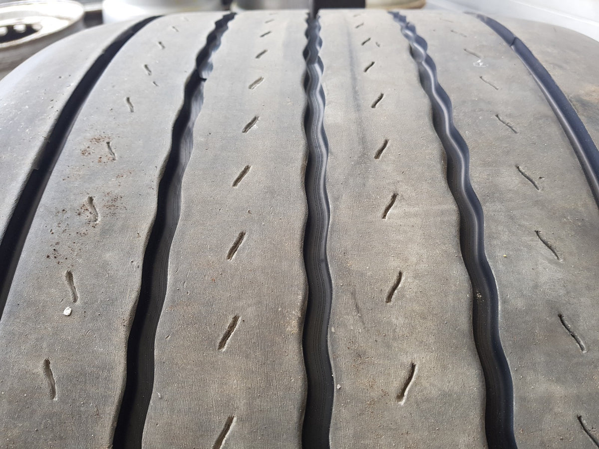 NEUE-RILLE ® GEBRAUCHTREIFEN 435/50R19,5 für Anhänger