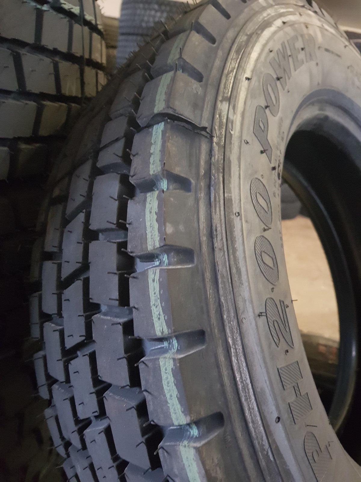 NEURUNDERNEUERT 50% förderfähige 225/75R17,5 PHENIX PH200 M+S & 3PMSF 129/127 M
