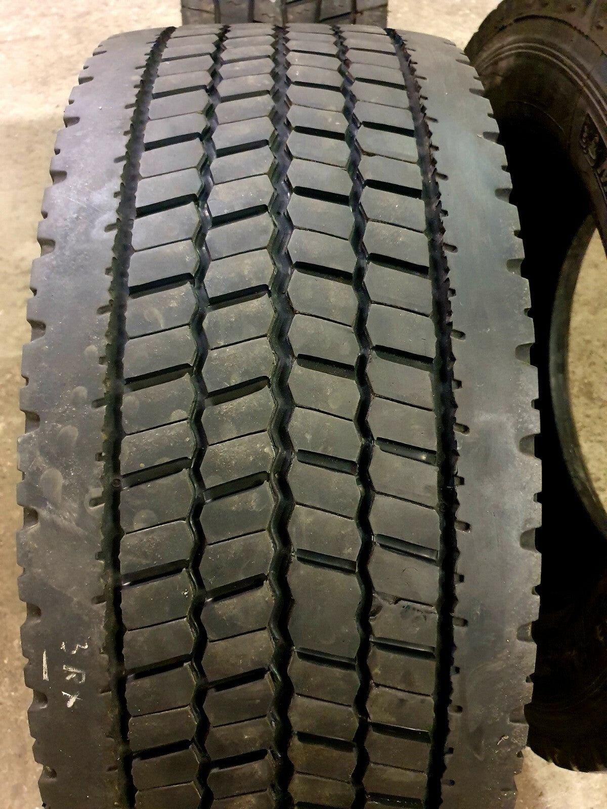 NEUE-RILLE ® GEBRAUCHTREIFEN 315/60R22,5 für Lkw