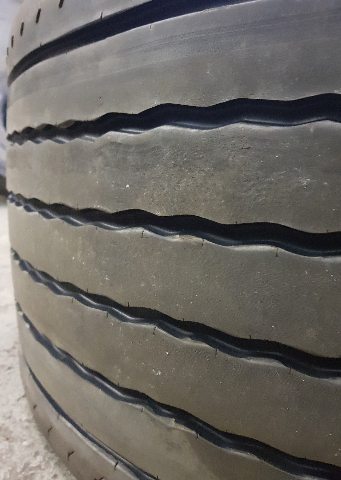 NEUE-RILLE ® GEBRAUCHTREIFEN 385/55R19,5 für Anhänger