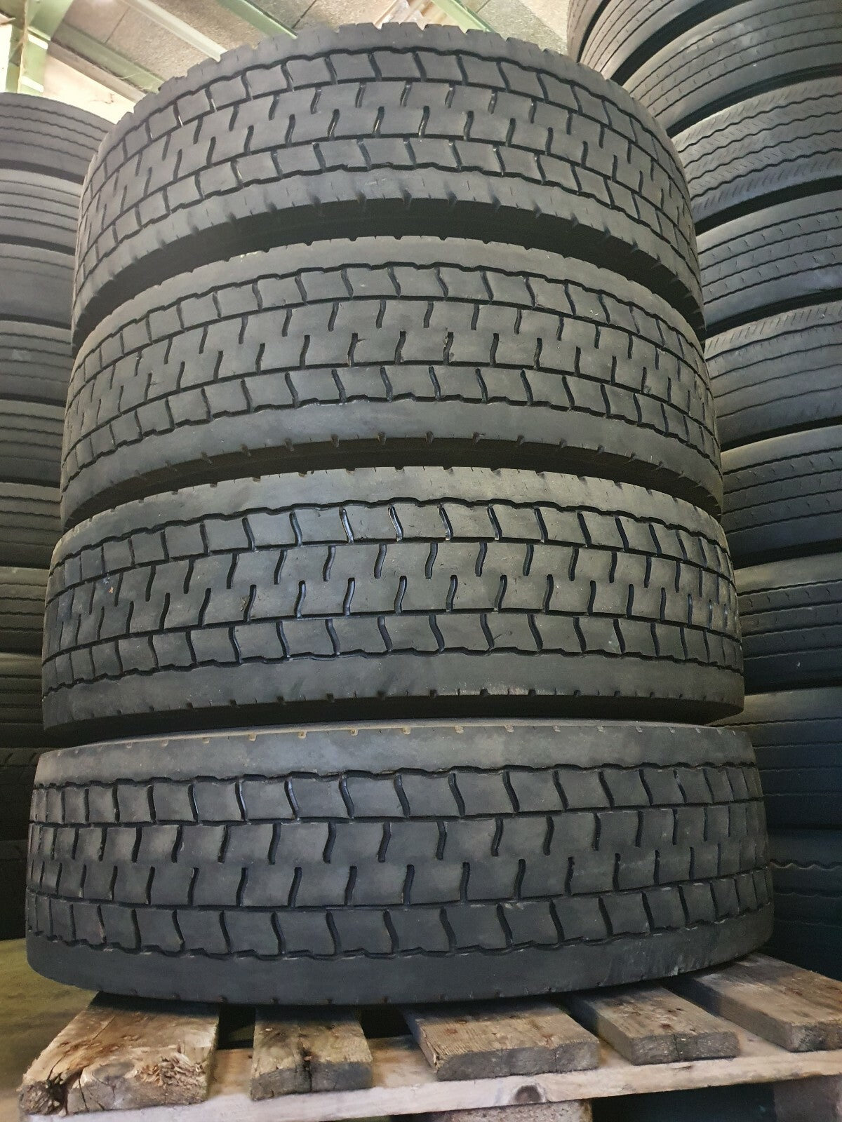 NEUE-RILLE ® GEBRAUCHTREIFEN 315/80R22,5 für Straße