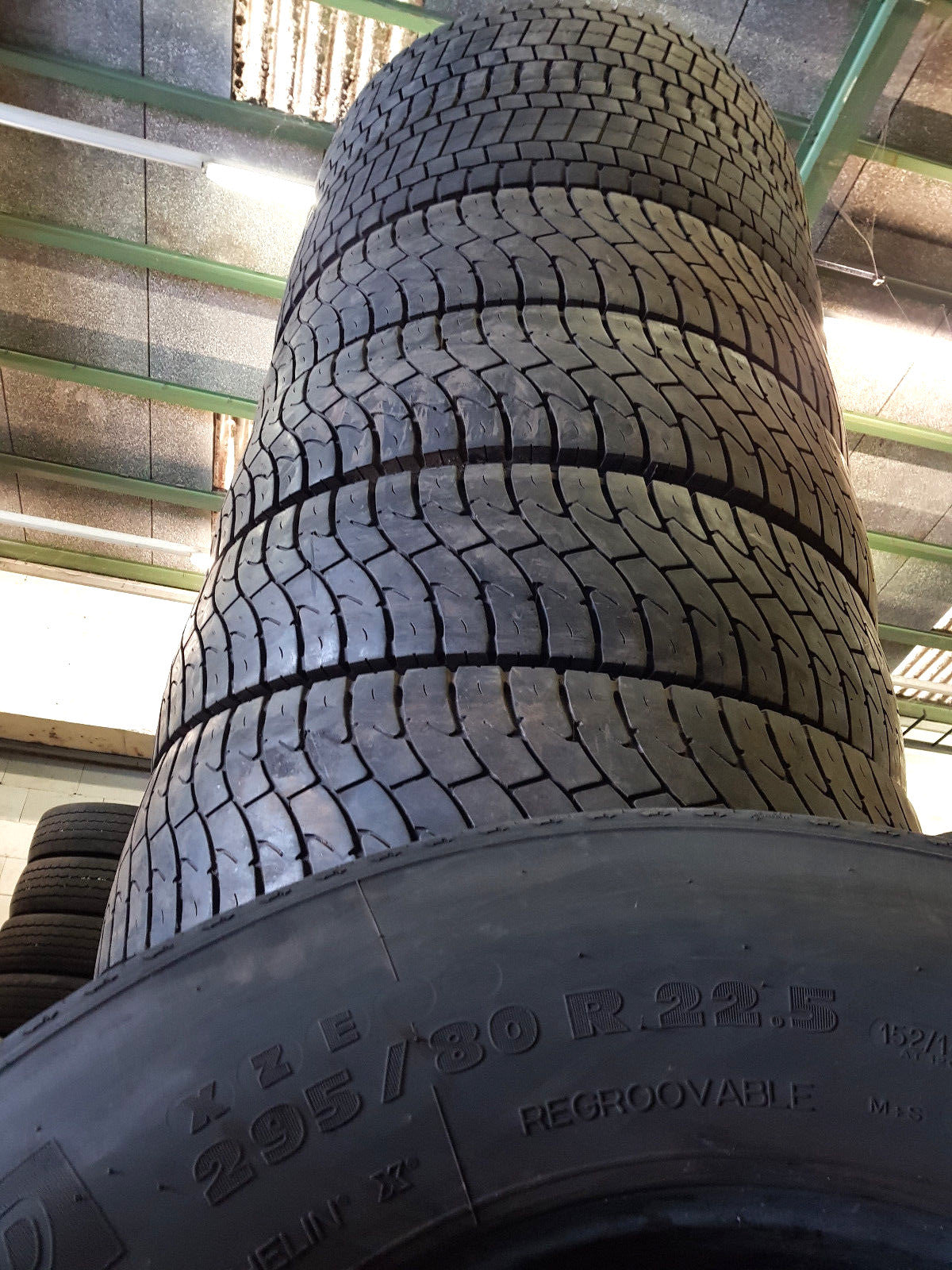 NEUE-RILLE ® GEBRAUCHTREIFEN 295/80R22,5  für Lkw / Bus