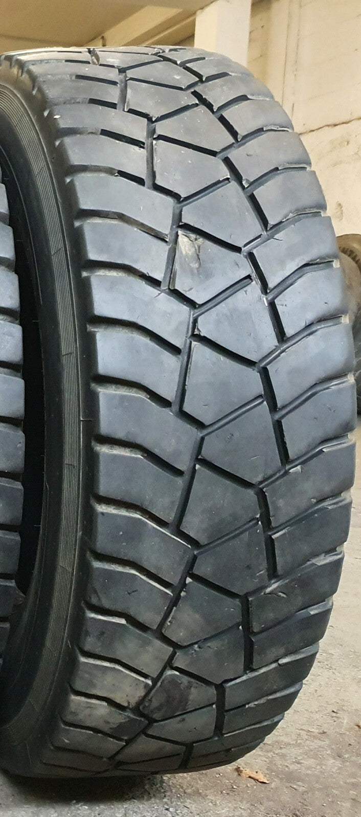 NEUE-RILLE ® GEBRAUCHTREIFEN 315/80R22,5 für Baustelle