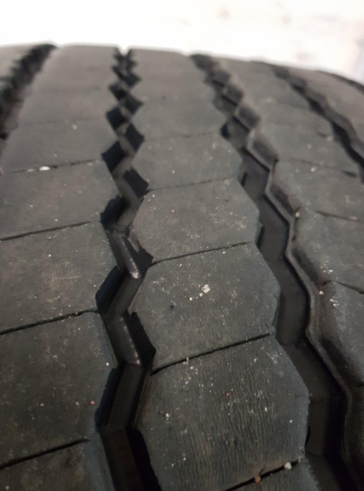 NEUE-RILLE ® GEBRAUCHTREIFEN 315/70R22,5 für Lkw