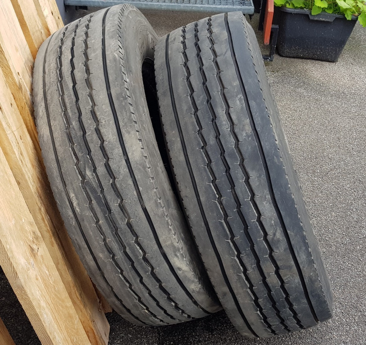 NEUE-RILLE ® GEBRAUCHTREIFEN 215/75R17,5 für Leicht-Lkw