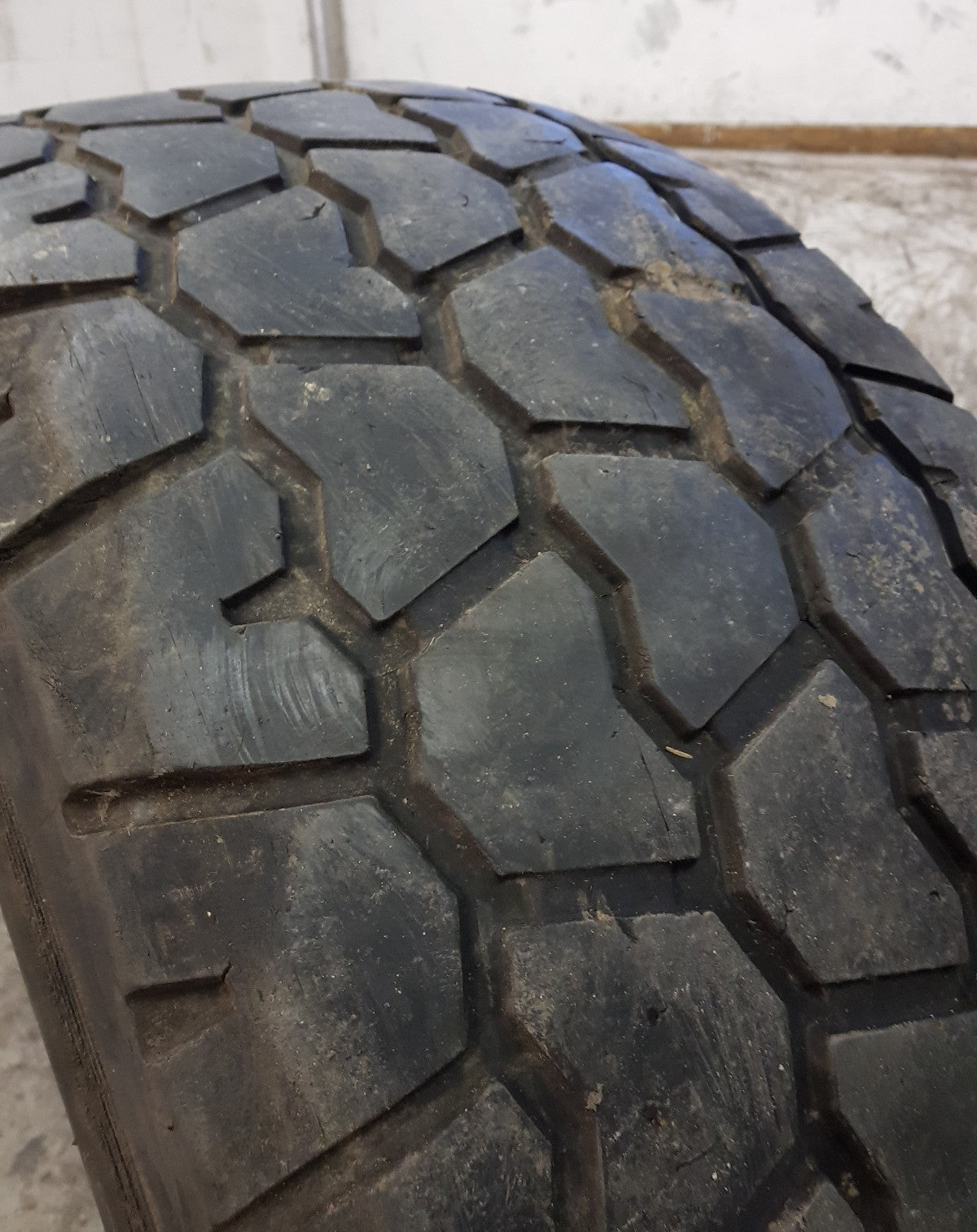 NEUE-RILLE ® GEBRAUCHTREIFEN 445/65R22,5 für Anhänger