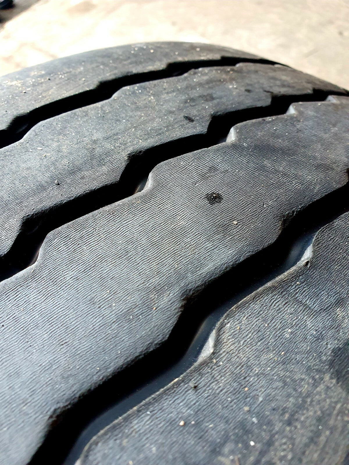 NEUE-RILLE ® GEBRAUCHTREIFEN 205/65R17,5 für Anhänger