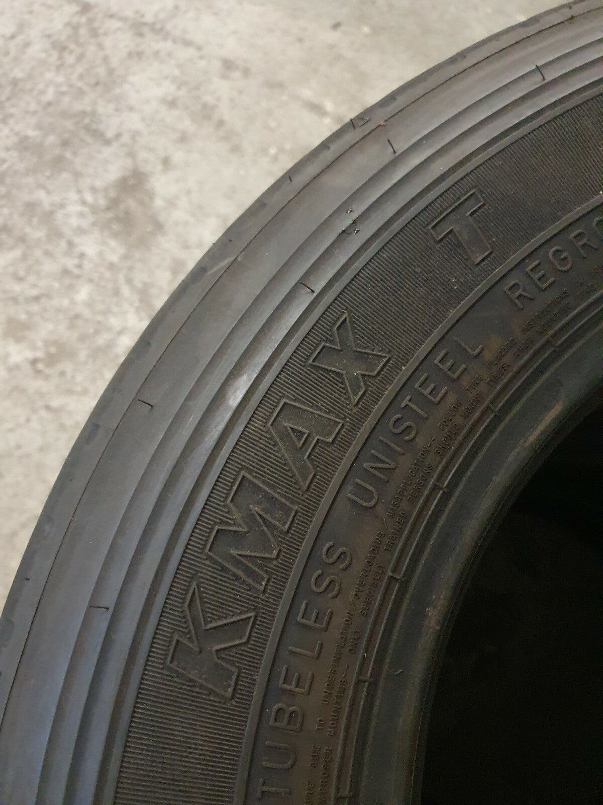 NEUE-RILLE ® GEBRAUCHTREIFEN 215/75R17,5 Good Year KMAX T 3PMSF für Anhänger