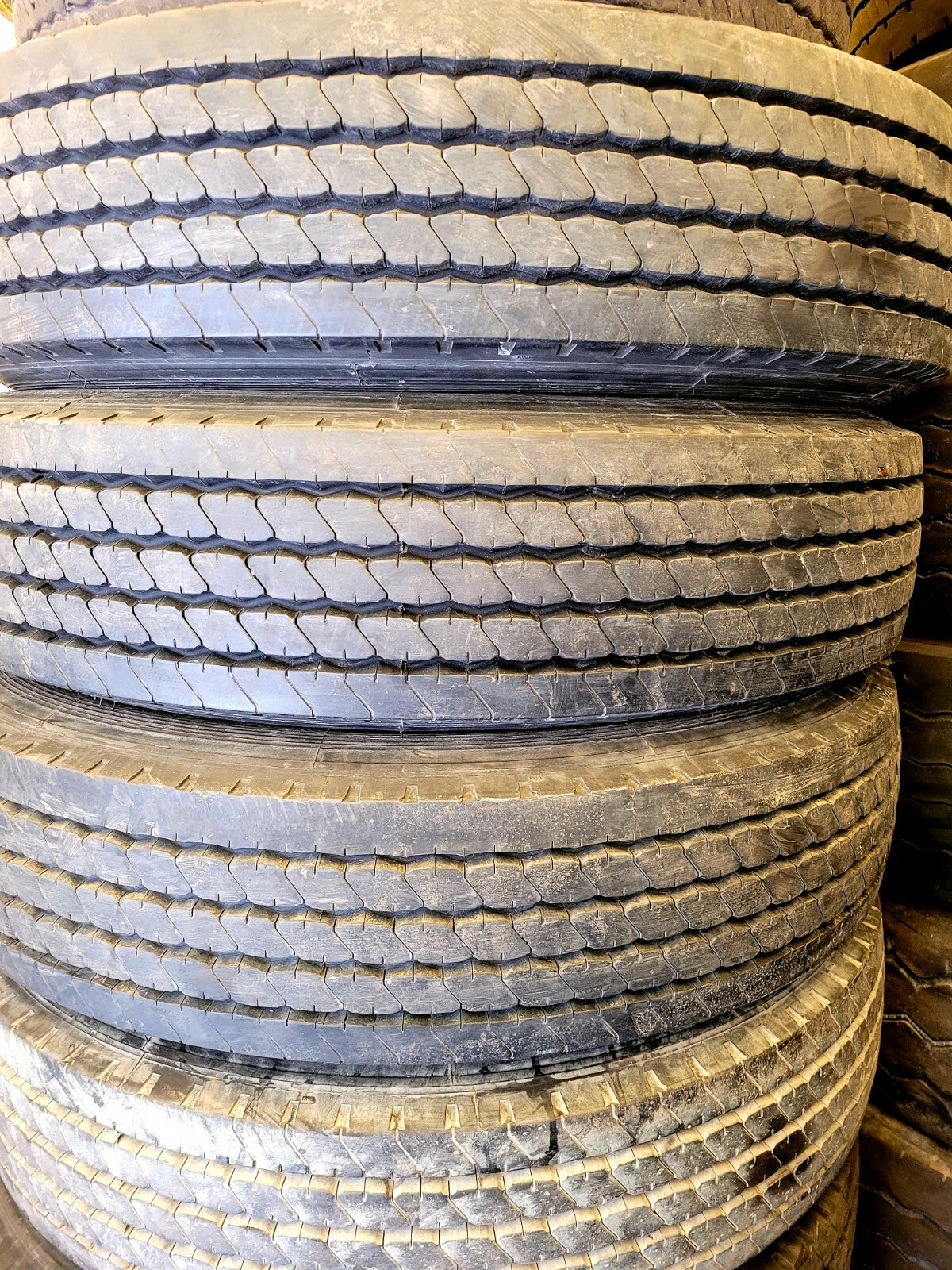 GEBRAUCHTREIFEN 10.00 R 20