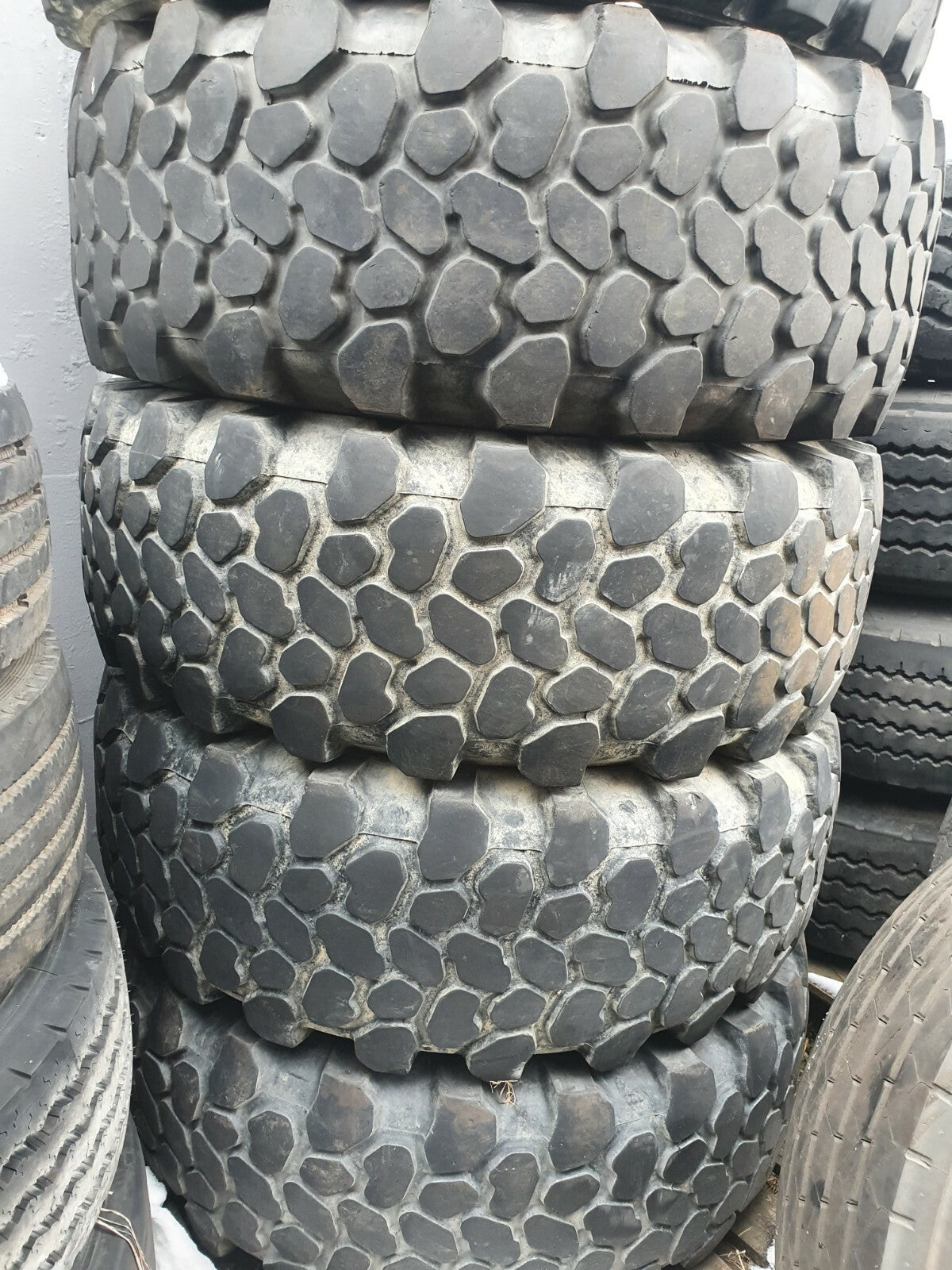 NEUE-RILLE ® GEBRAUCHTREIFEN 365/80R20 / 14.5R20 / 14/80R20 für Anhänger