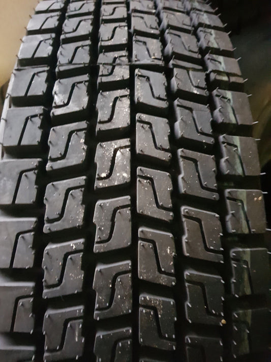 NEURUNDERNEUERT 50% förderfähige 245/70R19,5 M+S 136/134 M Reifen runderneuert 