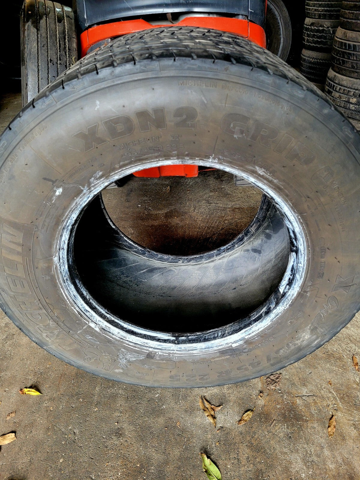 NEUE-RILLE ® GEBRAUCHTREIFEN 495/45 R 22,5 169K