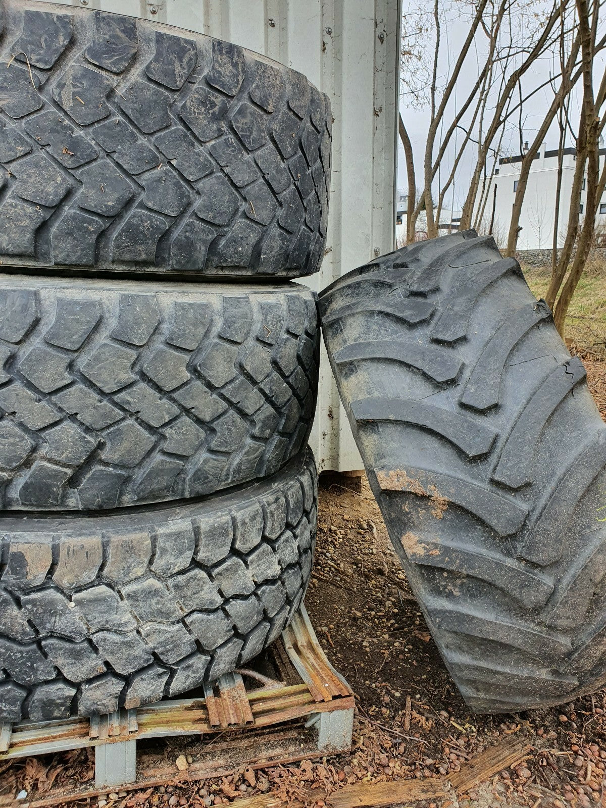 NEUE-RILLE ® GEBRAUCHTREIFEN 445/65R22,5 für Anhänger
